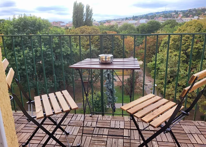 Sunny Panorama Flat Near Castle With Balcony